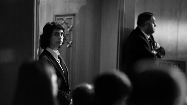 Optimisez votre magasin avec des étagères en bois massif